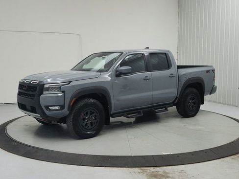 Used 2025 Nissan Frontier PRO-4X AWD/4WD image 3