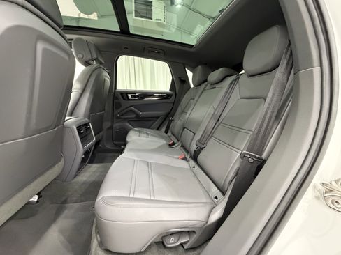 Certified 2023 Porsche Cayenne AWD/4WD image 20