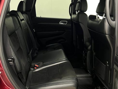 Used 2019 Jeep Grand Cherokee Altitude AWD/4WD image 32
