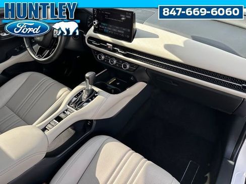 Used 2025 Honda HR-V EX-L image 9