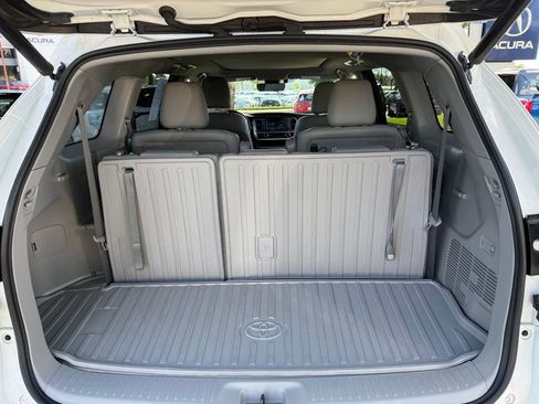 Used 2019 Toyota Highlander Limited Platinum AWD/4WD image 16