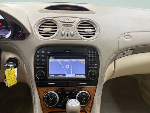 Used 2011 Mercedes-Benz SL 550 image 19