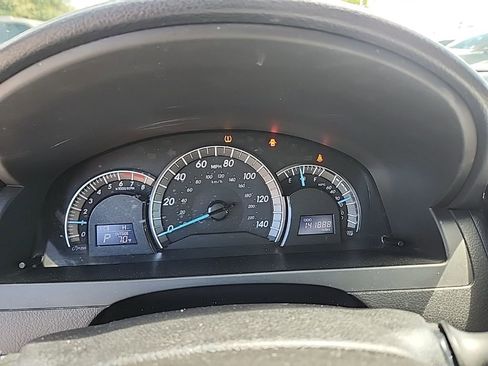 Used 2014 Toyota Camry SE image 12