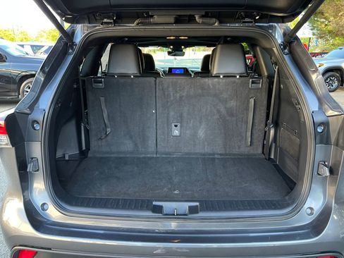 Used 2025 Toyota Highlander XSE AWD/4WD image 11
