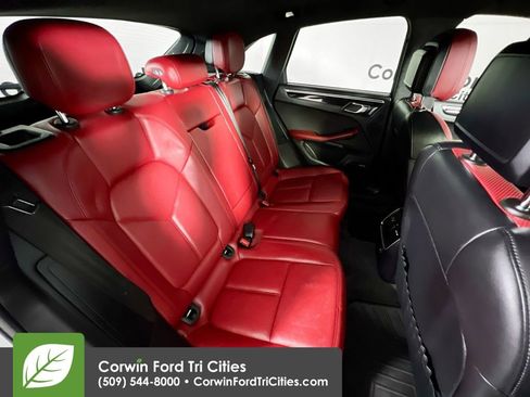 Used 2018 Porsche Macan Turbo image 17