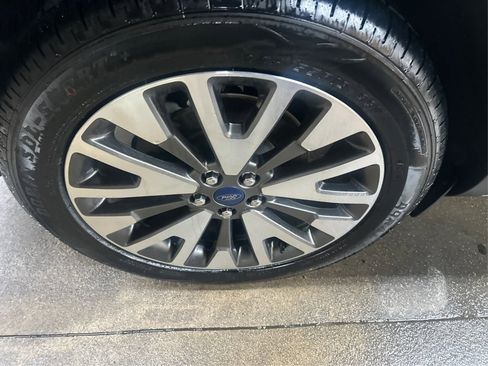 Used 2020 Ford Escape Titanium image 17