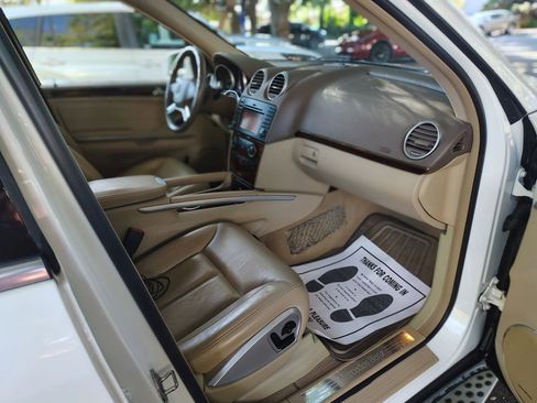 Used 2012 Mercedes-Benz GL 550 4MATIC image 26