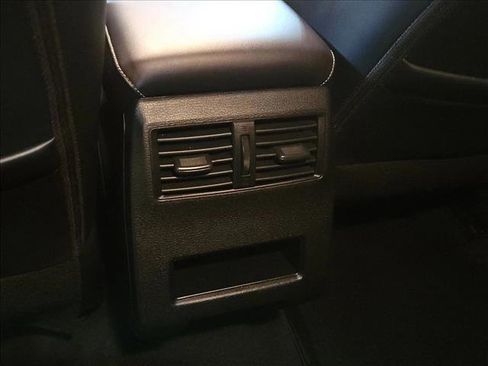 Used 2023 Mitsubishi Outlander SE image 17