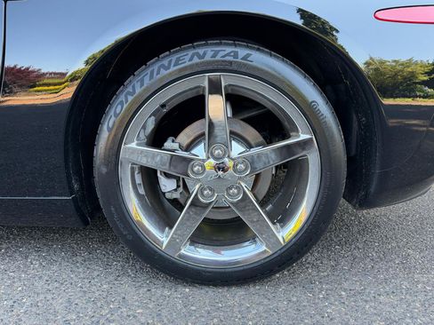 Used 2005 Chevrolet Corvette Convertible w/ Preferred Equipment Group RWD image 24