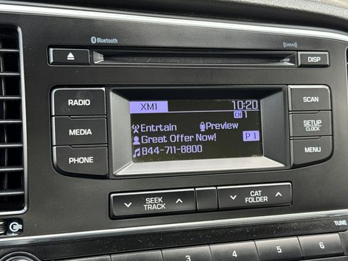 Used 2017 Hyundai Elantra SE image 16