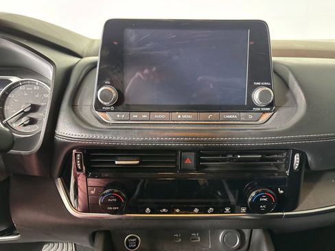 Used 2021 Nissan Rogue SV w/ Premium Package FWD image 17