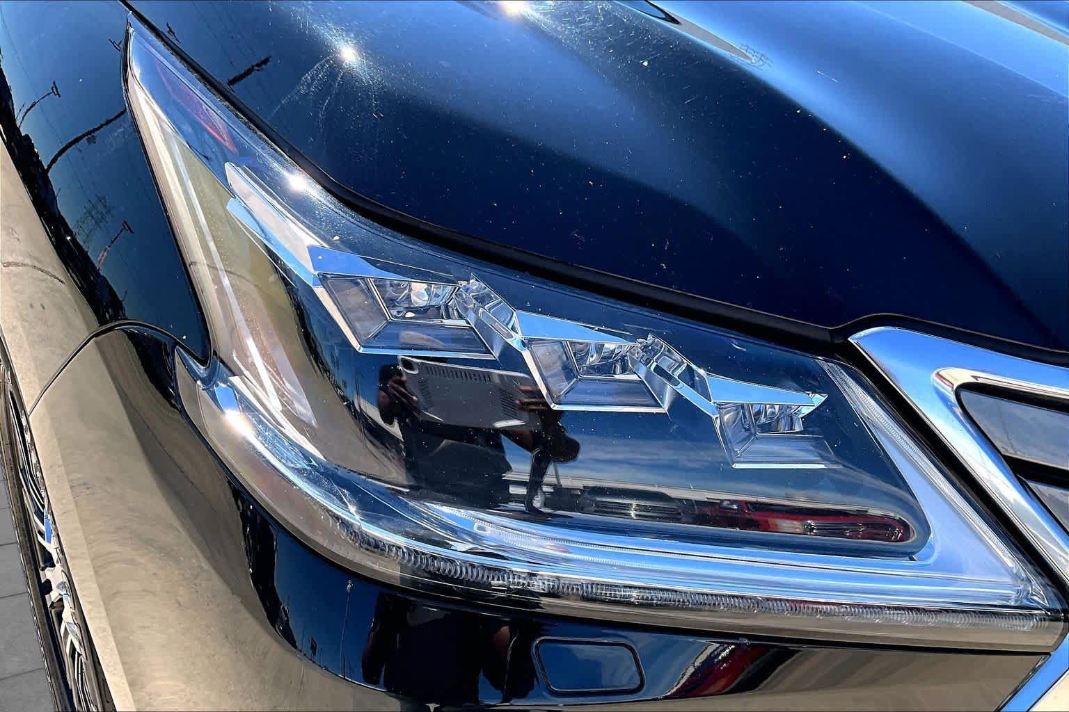 Used 2021 Lexus LX 570 4WD w/ Luxury Package image 28