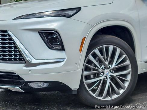 Used 2025 Buick Enclave Avenir w/ Super Cruise Package image 4