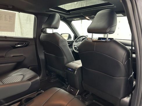 Used 2025 Toyota Highlander XSE image 59