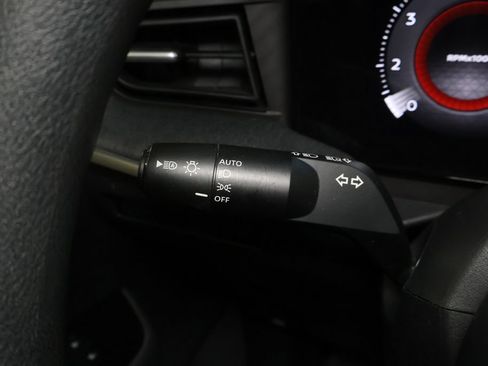 Used 2025 Nissan Kicks SV AWD/4WD image 21