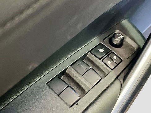 Used 2025 Toyota Corolla Cross XSE w/ Convenience Package image 18