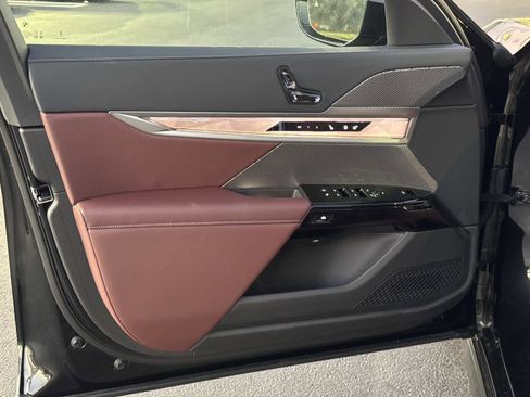 New 2026 BMW i7 xDrive60 w/ Executive Package image 17