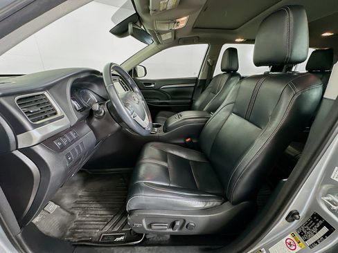 Used 2018 Toyota Highlander SE AWD/4WD image 13