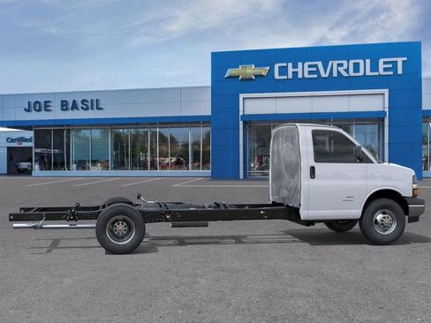 New 2026 Chevrolet Express 3500 w/ Power Convenience Package RWD image 5