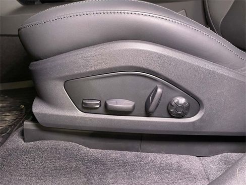 New 2025 Porsche Macan 4 Electric image 17