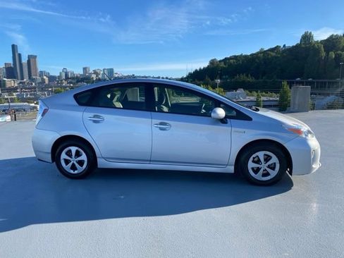 Used 2014 Toyota Prius Three w/ Solar Roof Package FWD image 2