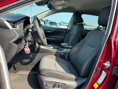 Used 2024 Toyota RAV4 XLE AWD/4WD image 9