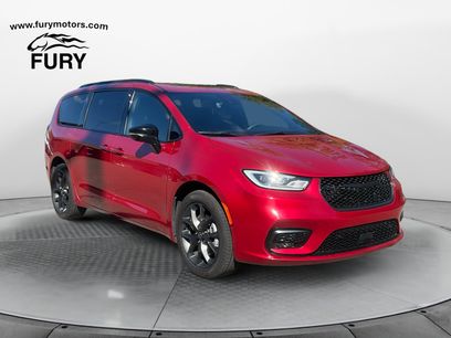 Used 2025 Chrysler Pacifica Limited w/ Trailer Tow Group
