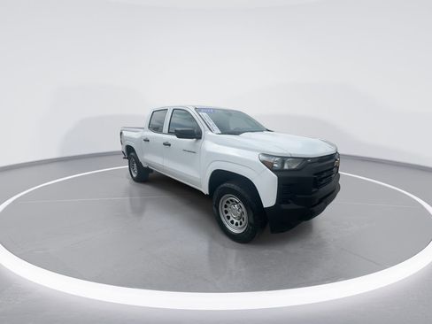 Used 2024 Chevrolet Colorado W/T image 2