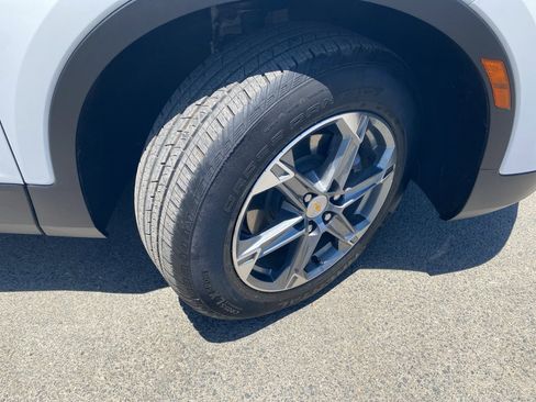 Used 2023 Chevrolet Blazer LT image 2