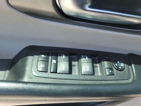 Used 2022 Chrysler Pacifica Touring-L FWD image 18