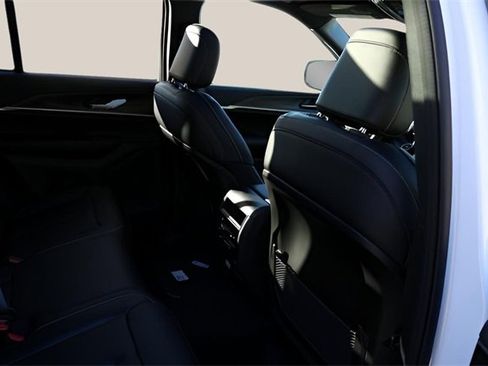 New 2025 Jeep Grand Cherokee Limited image 18