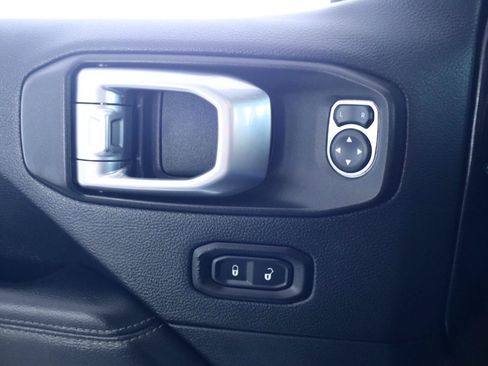 Used 2019 Jeep Wrangler Unlimited Sahara AWD/4WD image 29