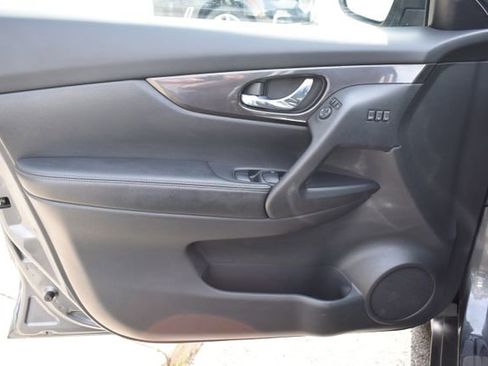 Used 2018 Nissan Rogue SV w/ Premium Package AWD/4WD image 18