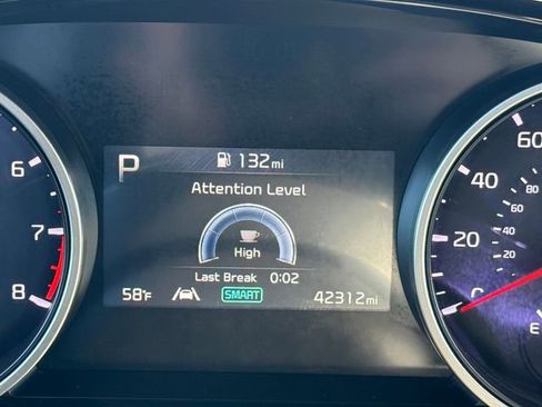 Used 2024 Kia Carnival EX FWD image 18