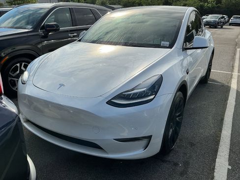 Used 2021 Tesla Model Y Long Range AWD/4WD image 1