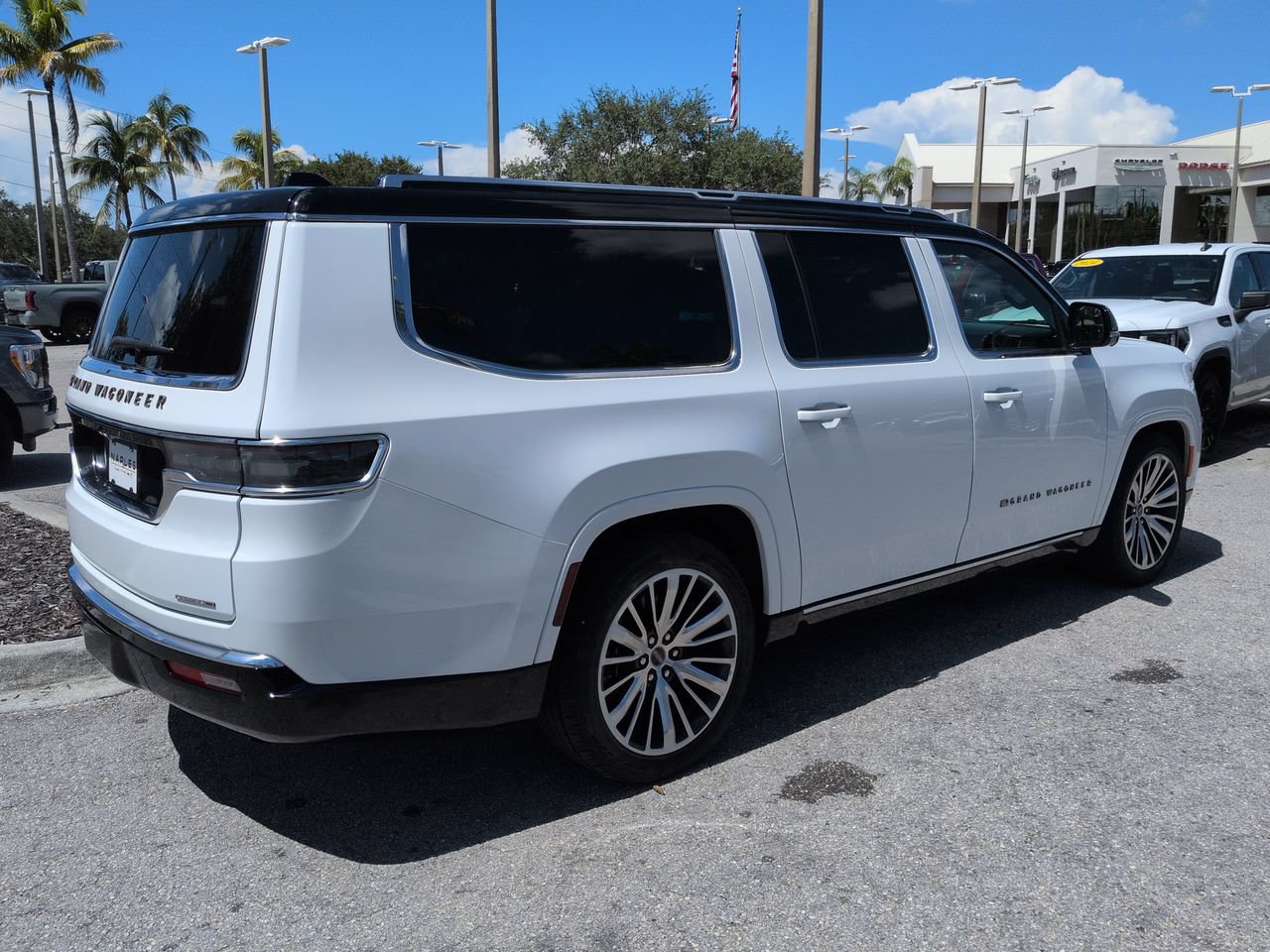 Used 2024 Jeep Grand Wagoneer L Series III AWD/4WD image 5
