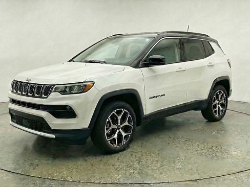 Used 2025 Jeep Compass Limited image 3