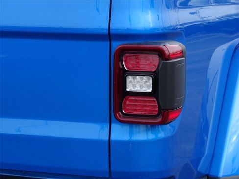 New 2025 Jeep Gladiator Rubicon image 13