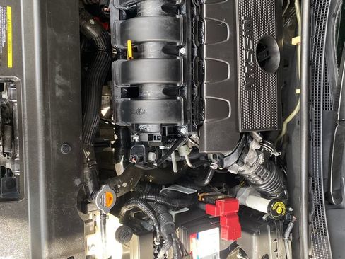 Used 2019 Nissan Sentra SR FWD image 10