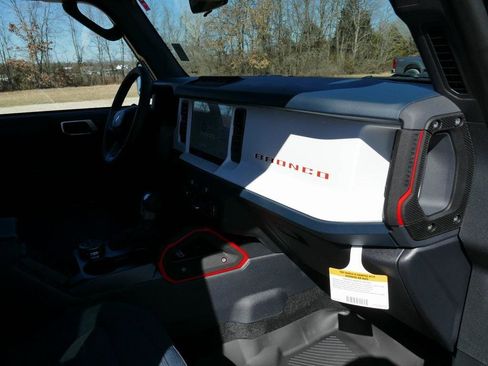 New 2026 Ford Bronco Heritage Edition image 9