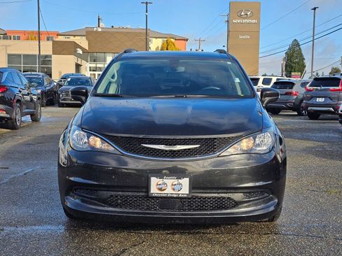 Used 2021 Chrysler Voyager Lxi image 3