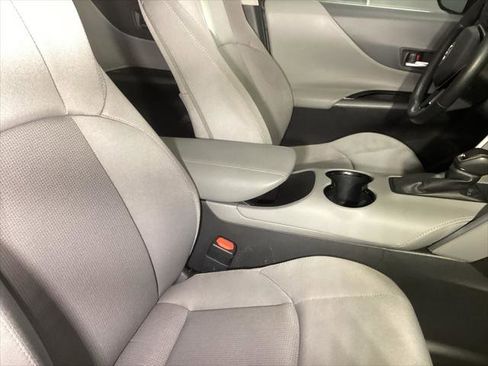 Certified 2023 Toyota Venza LE image 3