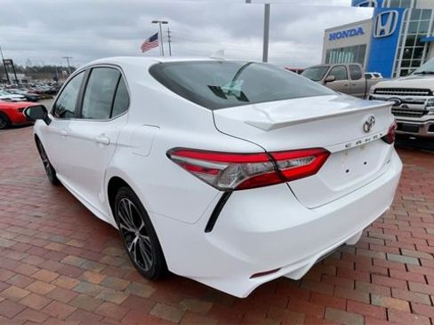 Used 2019 Toyota Camry L image 8