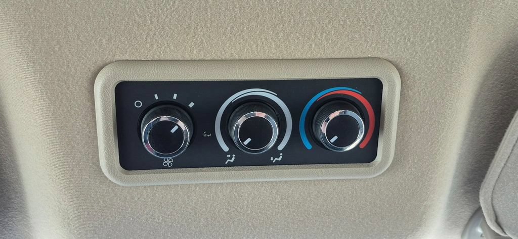 Used 2025 Chevrolet Express 3500 LT w/ LT Preferred Equipment Group RWD image 67