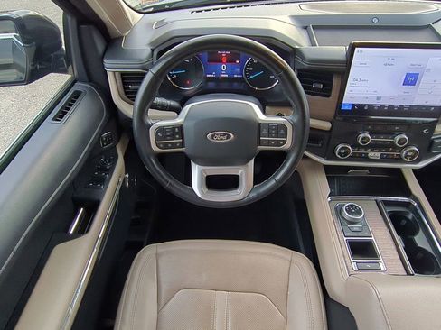 Used 2024 Ford Expedition Limited image 16