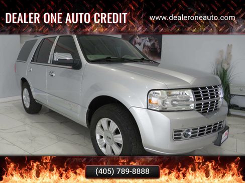 Used 2010 Lincoln Navigator 4WD image 1