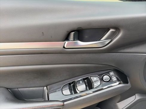 Used 2024 Nissan Altima 2.5 SR w/ SR Premium Package image 11