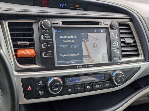 Used 2017 Toyota Highlander XLE FWD image 18