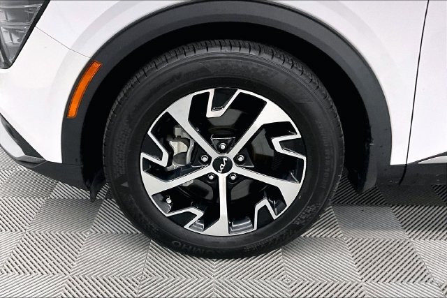 Used 2024 Kia Sportage EX FWD image 9