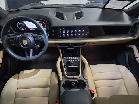 Certified 2025 Porsche Cayenne image 19